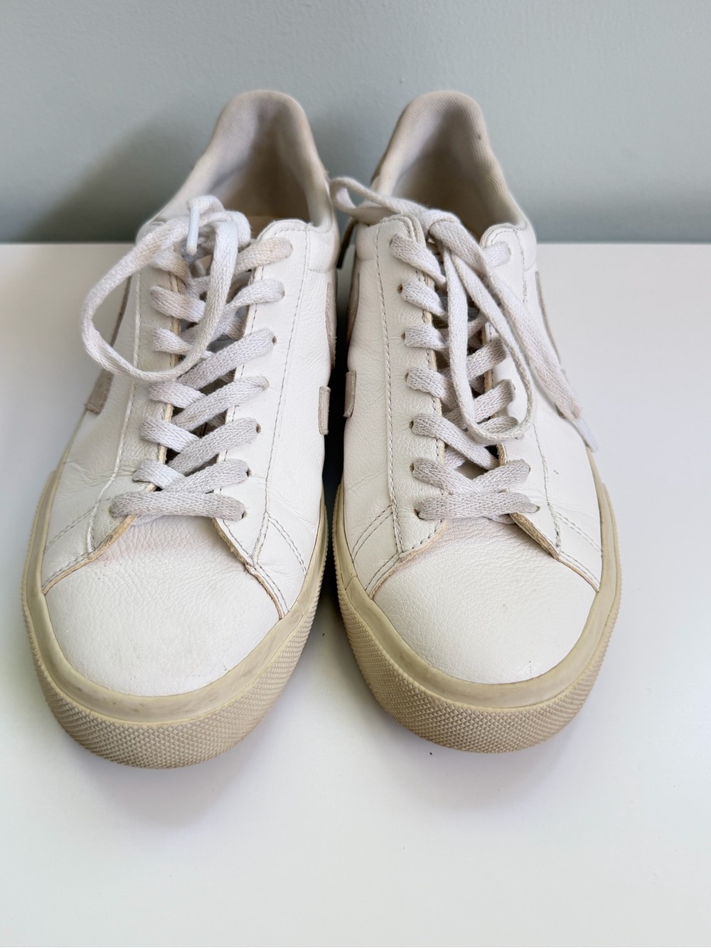 Veja Women’s 9 EU 40 White Leather Sneakers Walking Shoes Casual - Picture 4 of 10